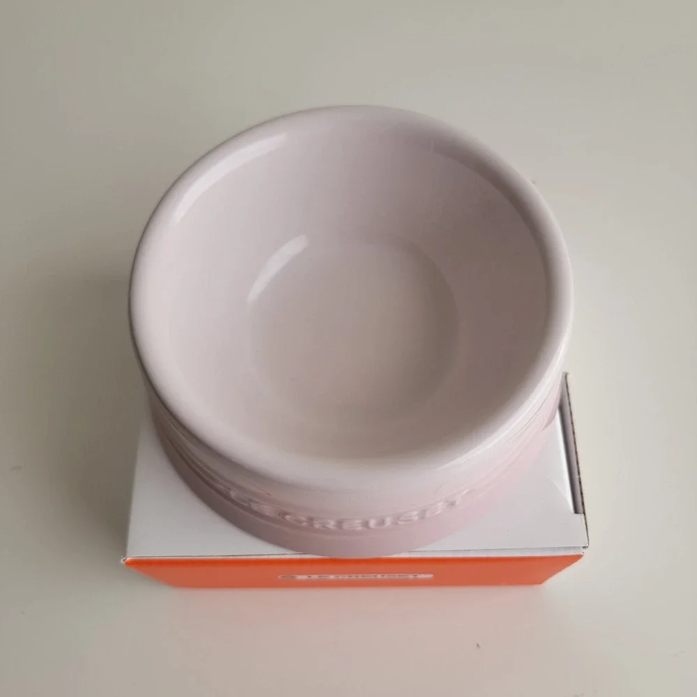 Le Creuset Pet Food and Water Bowl Set of 2 Shell Pink Stoneware 8oz NEW